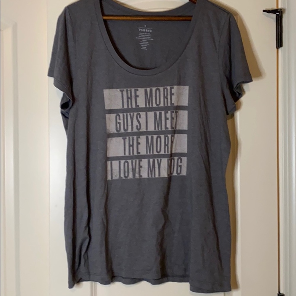 Torrid grey graphic tee shirt size 2 in good shape